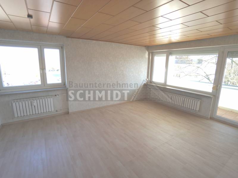 + + Drei Zimmer in der Drei + + Aufzug + Stellplatz + Kellerraum + Balkon + Rollläden + +