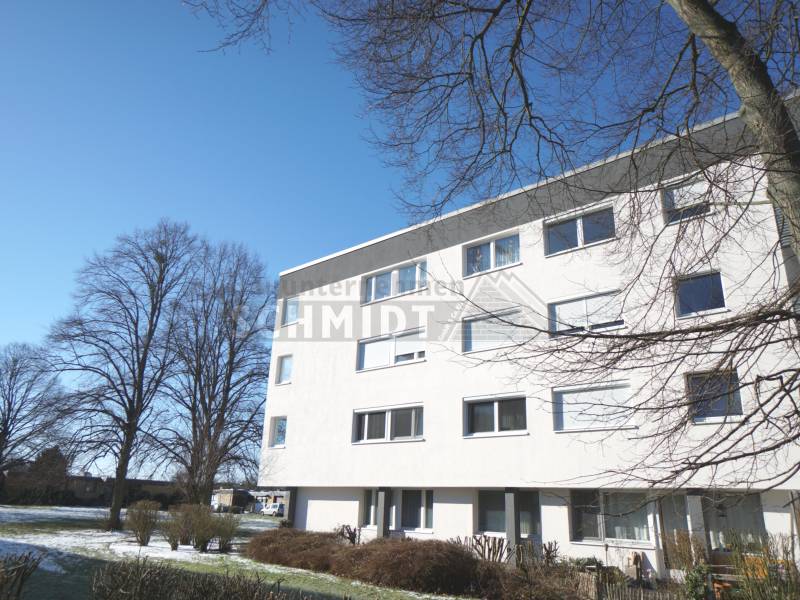 + + Drei Zimmer in der Drei + + Aufzug + Stellplatz + Kellerraum + Balkon + Rollläden + +