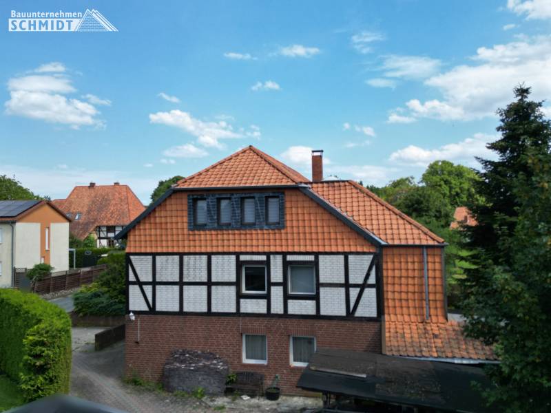 Mehrfamilienhaus mit Entwicklungspotenzial in WOB-Ehmen! Angebosverfahren* & offene Besichtigung am 19.08.2026 von 16-18 Uhr!